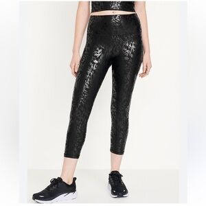 Old Navy High Rise Power-soft Crop Legging Black‎ Foil Print Size 3X